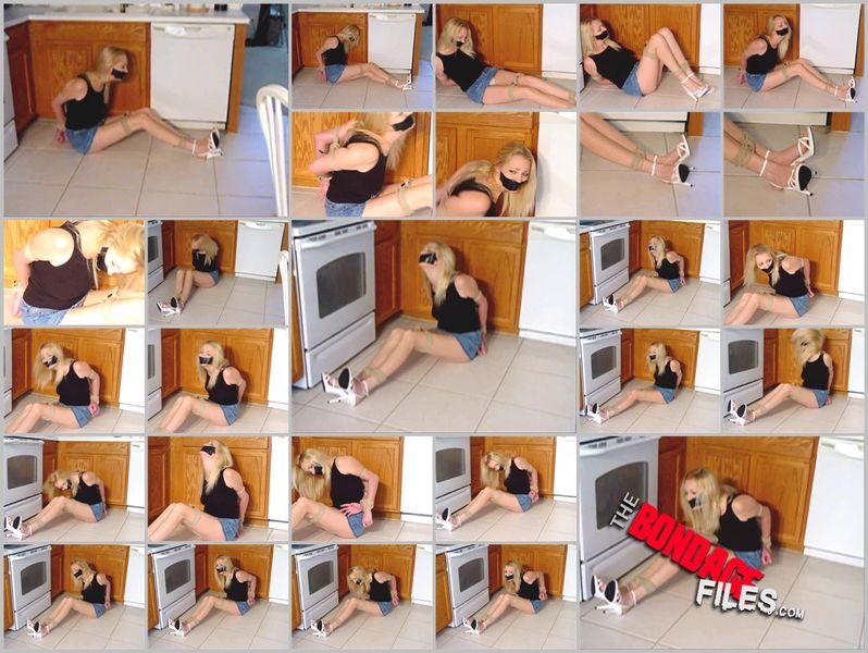 SaraLiz Kitchen [2020, badmanvideos, vibrator, strapon, bdsm, 480p]