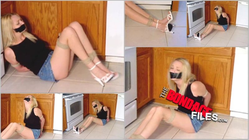 SaraLiz Kitchen [2020, badmanvideos, vibrator, strapon, bdsm, 480p]