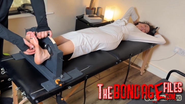 UKTickleStudio – Tammie Gets Tickled Crazy in the Stocks-mf, TicklingFeet, TicklingUpperBody