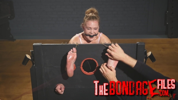 RFStudioProduction – Vanda – Bastinado and Tickling in Heavy Stocks- mmf, TicklingFeet